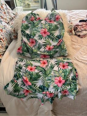 NWOT Nicole Miller two piece skirted swim suit purchased at Nordstroms